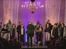 „Sacred” in grau/schwarz - Friedenskapelle, Münster (Foto: Johannes Hünnemeyer)